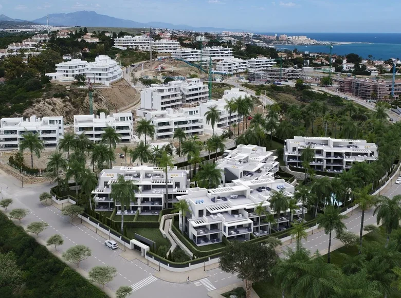 3 bedroom apartment  Estepona, Spain