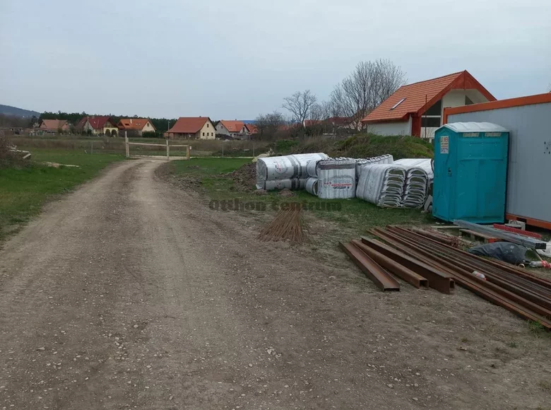 Land 650 m² Zanka, Hungary