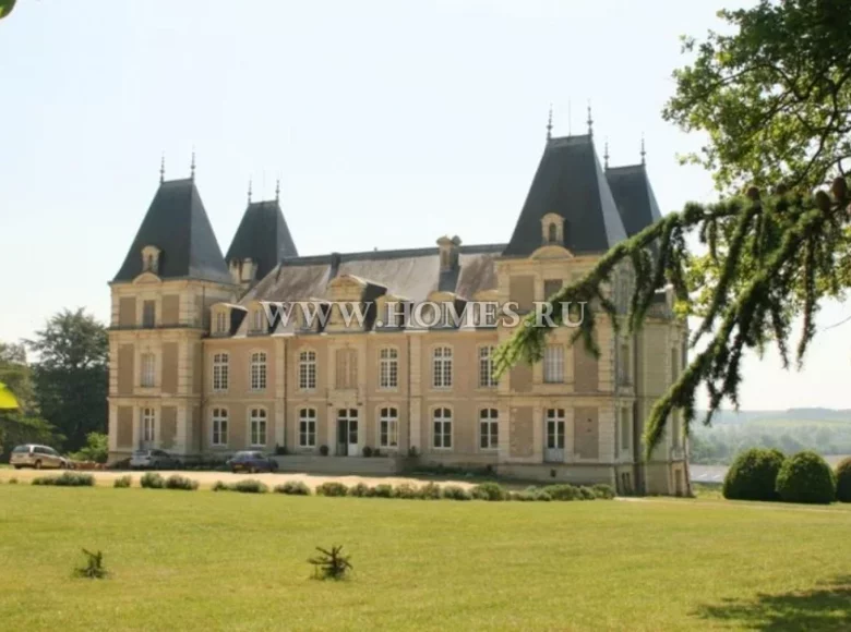 Замок 12 спален 900 м² Анже, Франция