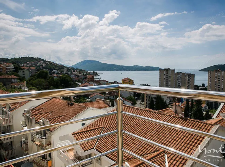 2 bedroom apartment 83 m² Herceg Novi, Montenegro