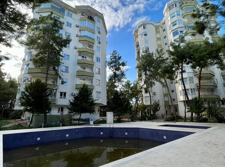 Apartment 6 bedrooms 370 m² Muratpasa, Turkey