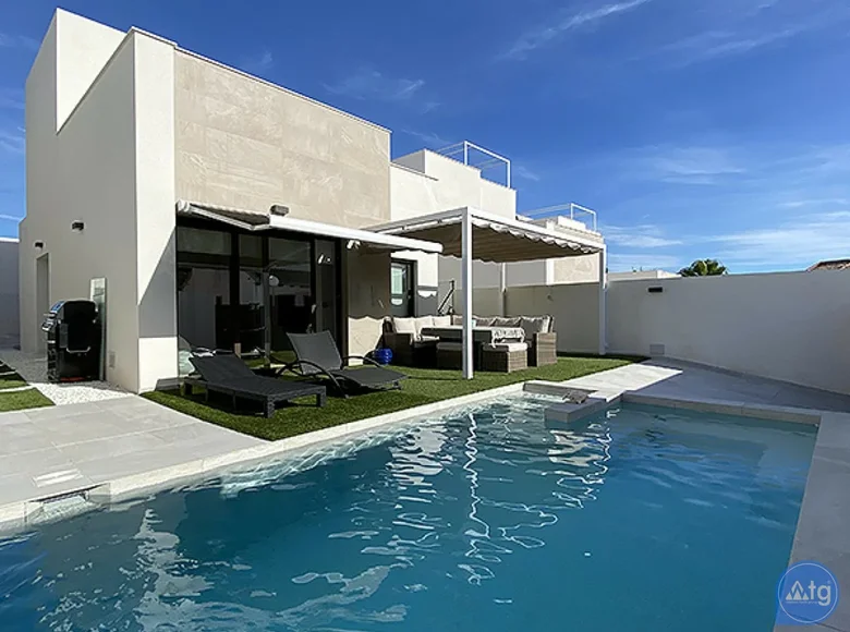 Villa de tres dormitorios 200 m² Rojales, España