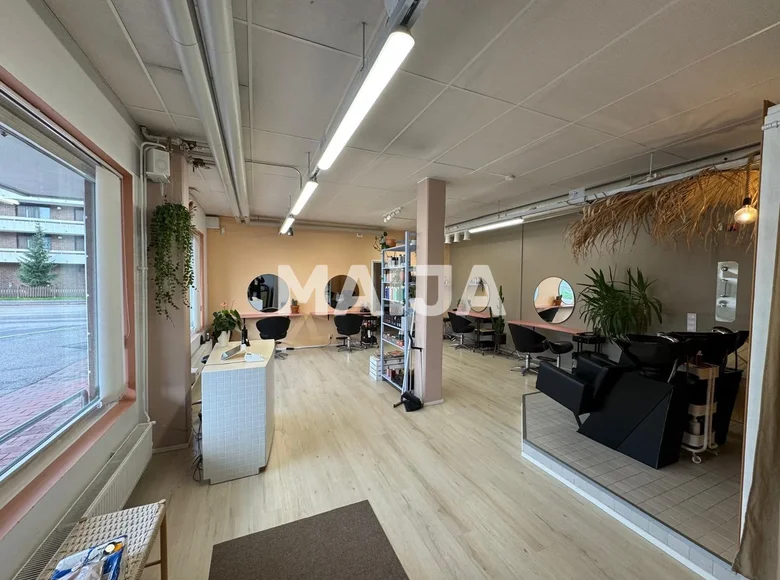 Büro 67 m² Jaervenpaeae, Finnland