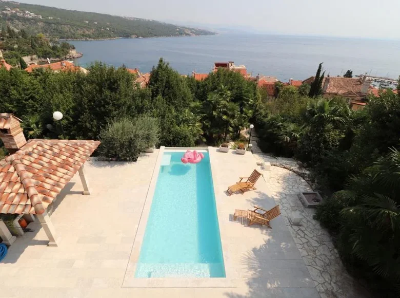 Villa de tres dormitorios 230 m² Opatija, Croacia