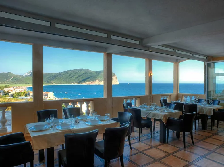 Restaurant 1 723 m² in Buljarica, Montenegro