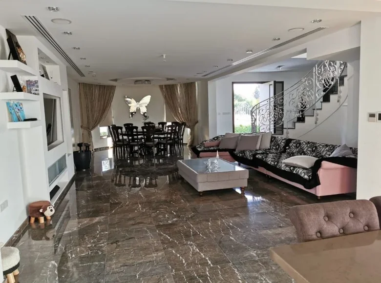5 bedroom house 450 m² Oroklini, Cyprus