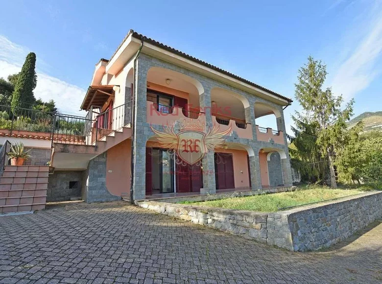 4 bedroom Villa 216 m² Sanremo, Italy