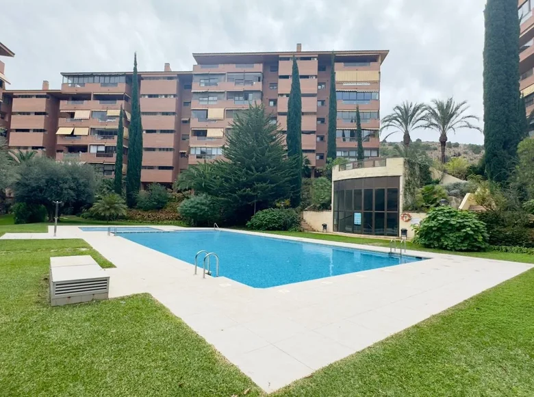 Mieszkanie 2 pokoi 120 m² Alicante, Hiszpania