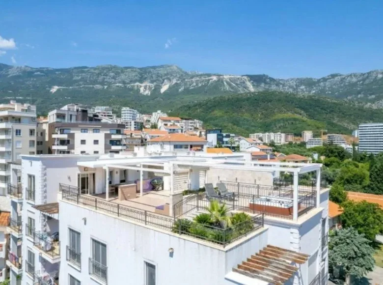 Attique 2 chambres 265 m² Becici, Monténégro