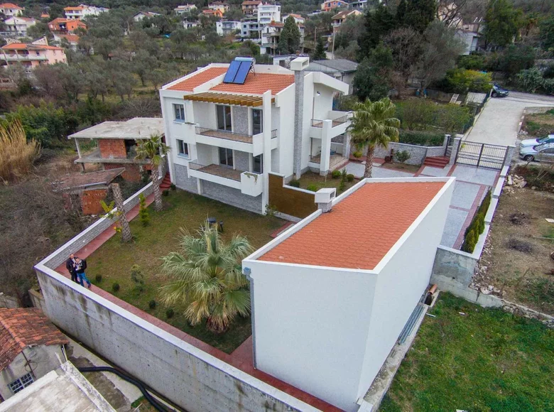 Casa 5 habitaciones 248 m² Burtaisi, Montenegro