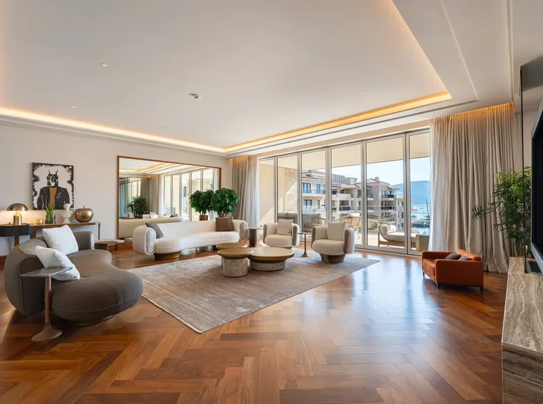 Квартира 4 спальни 350 м² Тиват, Черногория