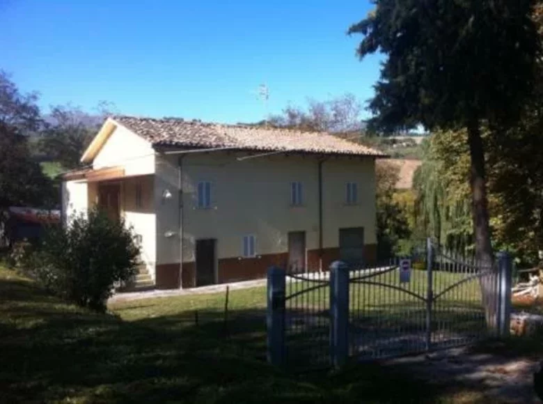 House 12 rooms 300 m² Terni, Italy