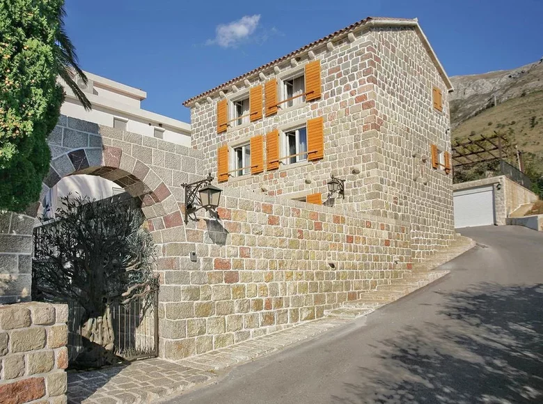 villa de 5 dormitorios 494 m² Rijeka-Rezevici, Montenegro