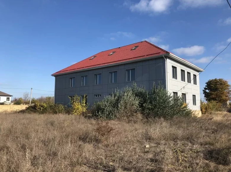 Commercial property 700 m² in Molodizhne, Ukraine
