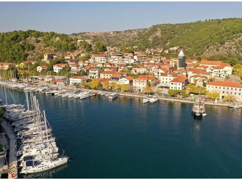 Hotel 814 m² in Skradin, Croatia