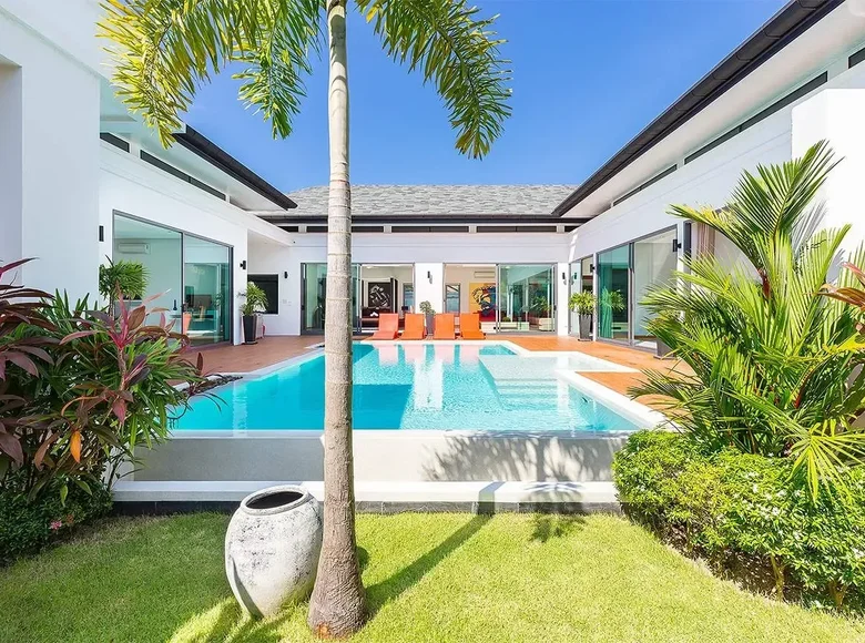 3 bedroom villa 200 m² Phuket, Thailand