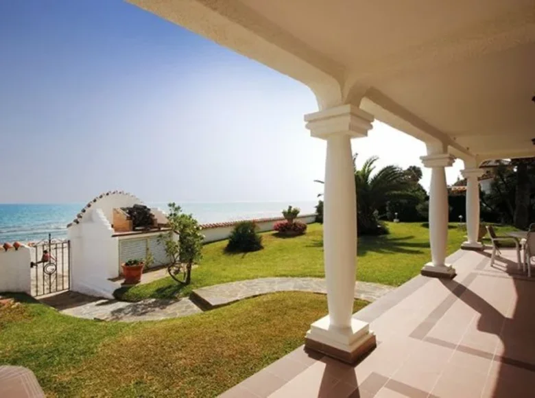 3 bedroom house 348 m² Marbella, Spain