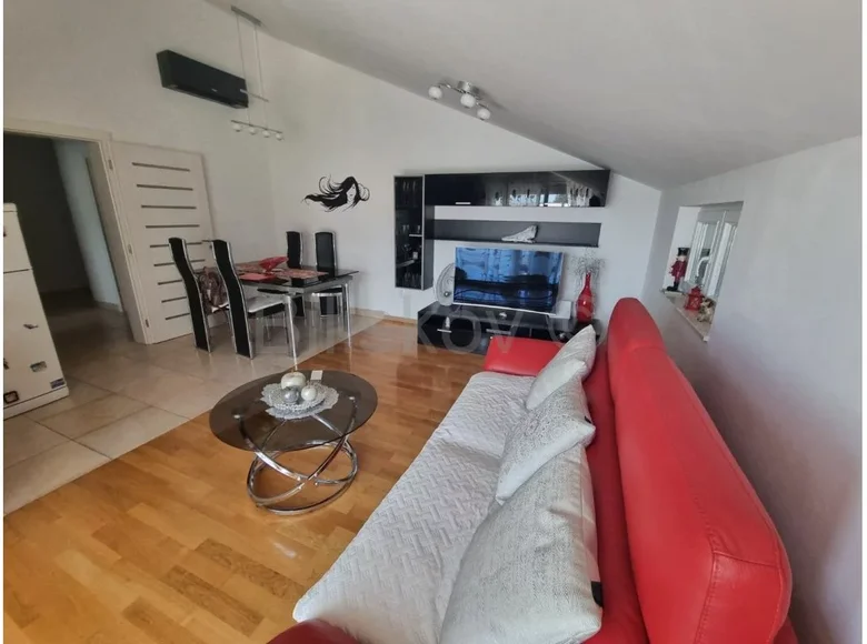 Mieszkanie 2 pokoi 62 m² Kastel Novi, Chorwacja