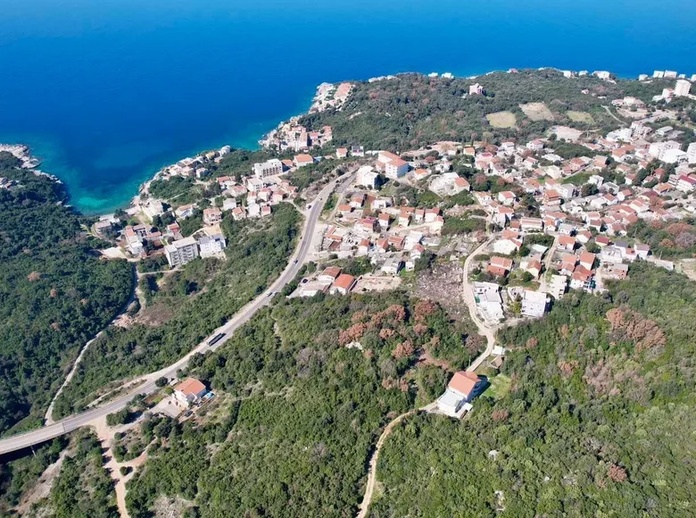 Land  Kunje, Montenegro