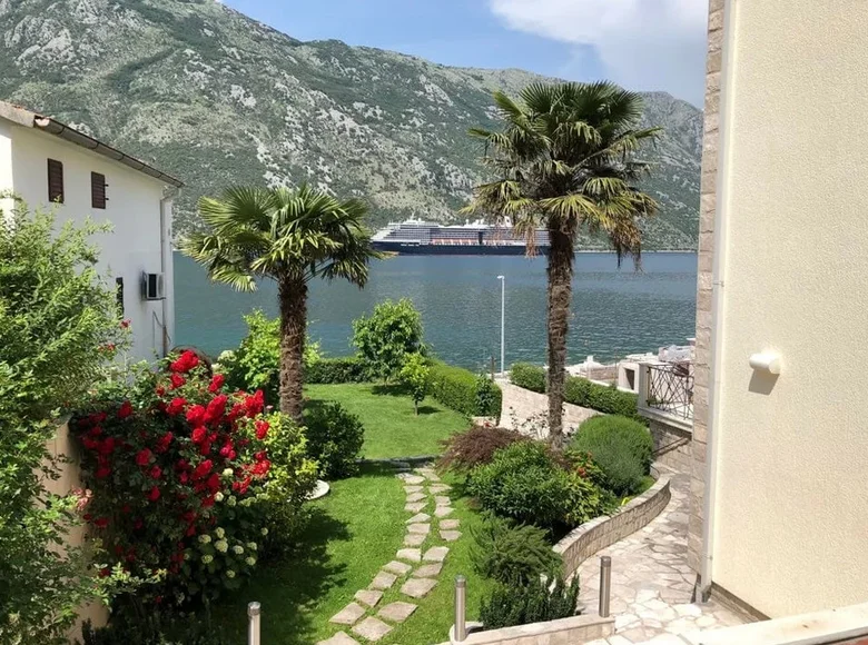 7 bedroom house 390 m² Kotor, Montenegro