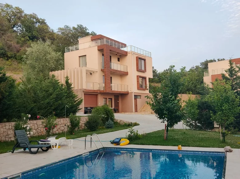 Villa de tres dormitorios 254 m² Bar, Montenegro