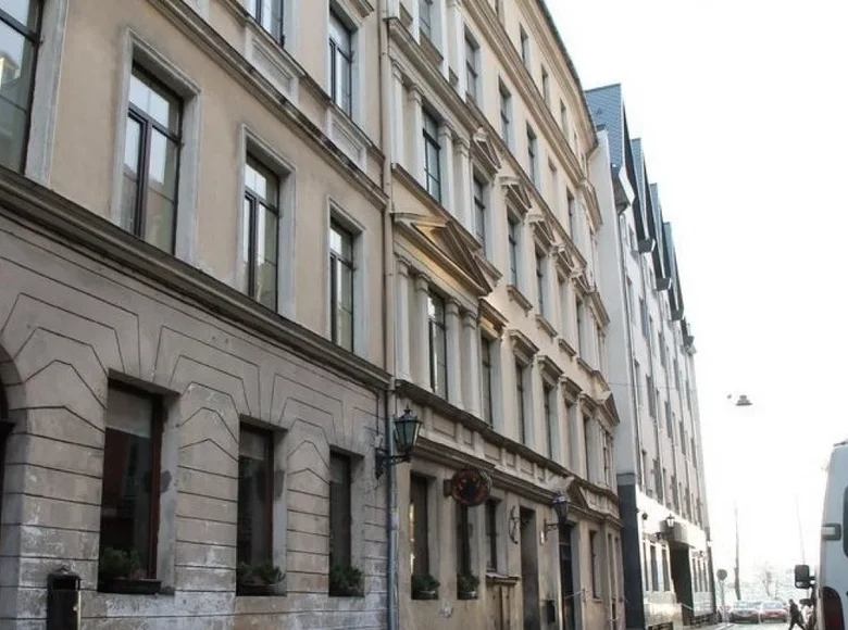 Maison des revenus 2 483 m² à Riga, Lettonie