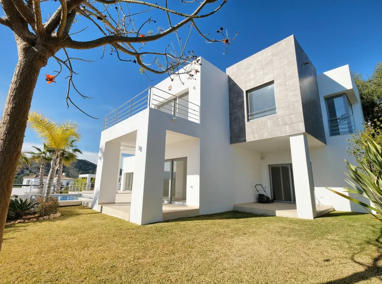 Villa de 4 dormitorios 288 m² Benahavis, España