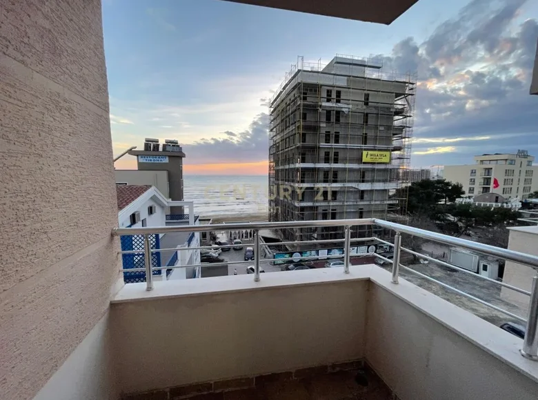 WOHNUNG IN DER NÄHE DER ERSTEN STRANDSTATION MIT MEERBLICK!
