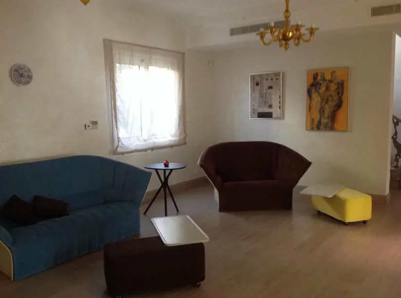 5 bedroom house 240 m² koinoteta agiou tychona, Cyprus