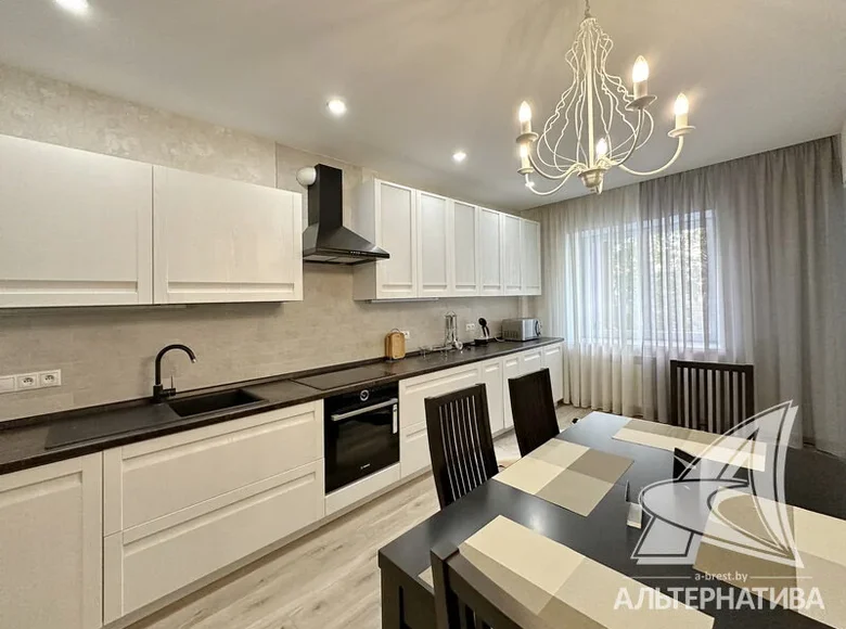 Квартира 2 комнаты 67 м² Брест, Беларусь