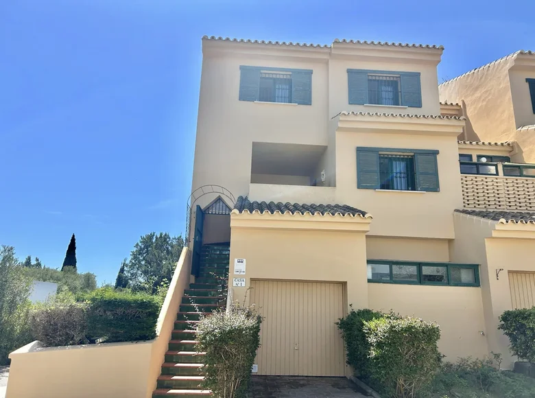Mieszkanie 4 pokoi 229 m² Guadiaro, Hiszpania