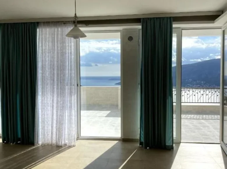 Wohnung 2 Schlafzimmer 213 m² Igalo, Montenegro