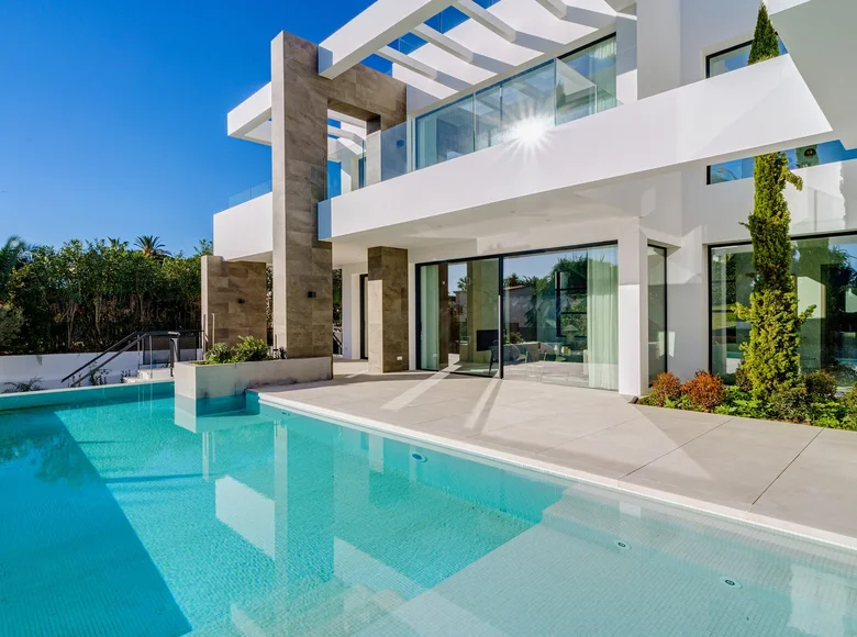 5 bedroom villa 390 m² Marbella, Spain