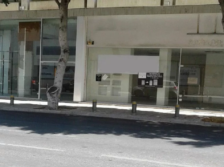 Boutique 365 m² à Nicosie, Bases souveraines britanniques