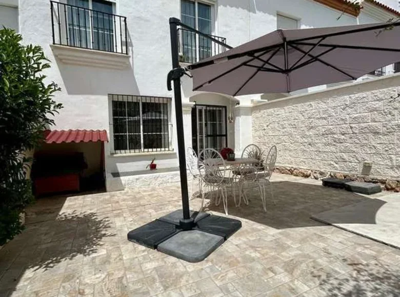 4-Schlafzimmer-Villa 300 m² Casares, Spanien