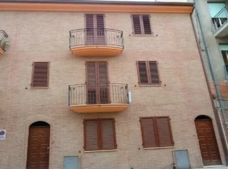 Wohnung 6 Zimmer 90 m² Terni, Italien