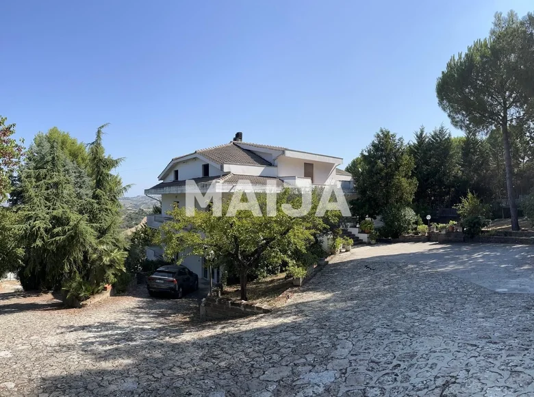 Villa 8 bedrooms 500 m² Cappelle sul Tavo, Italy