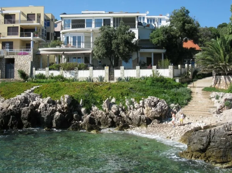 Villa de 4 dormitorios 497 m² Montenegro, Montenegro