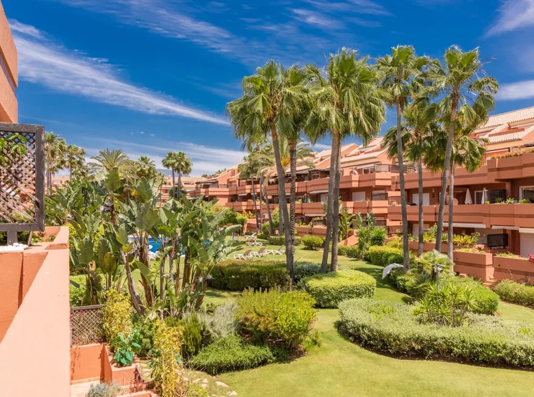 Mieszkanie 2 pokoi 130 m² Marbella, Hiszpania
