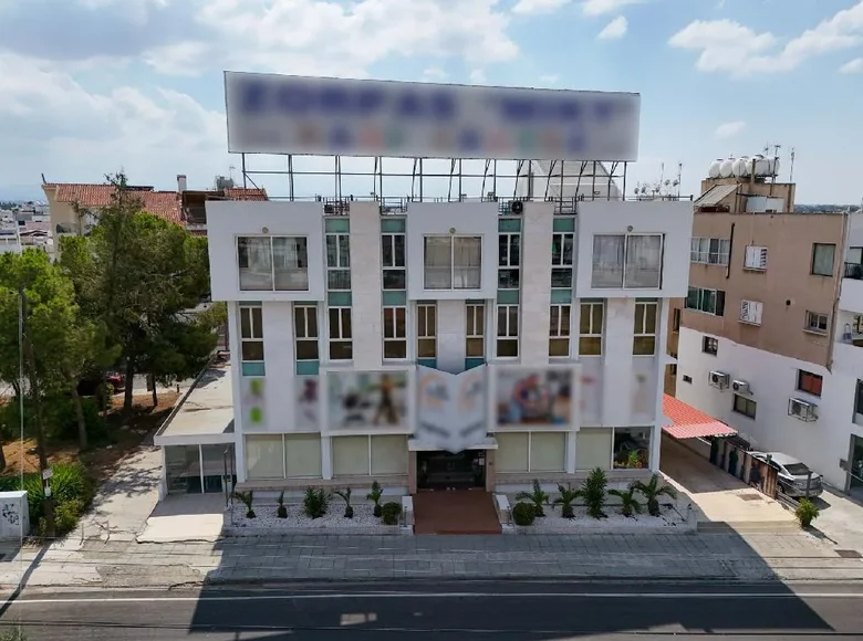 Commercial property 930 m² in Strovolos, Cyprus