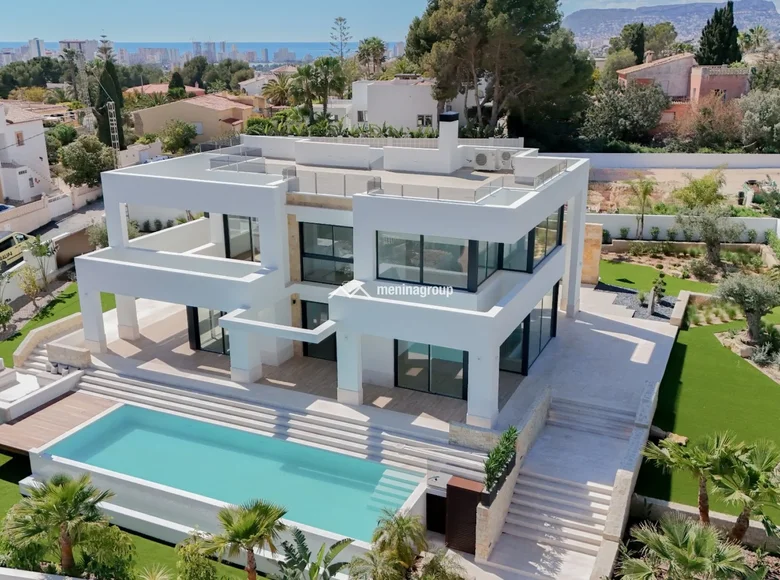 4-Schlafzimmer-Villa 560 m² Calp, Spanien