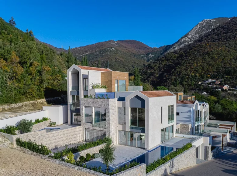 Villa de 2 habitaciones 189 m² Tivat, Montenegro
