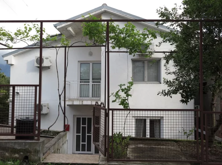 Casa 5 habitaciones 270 m² Tivat, Montenegro