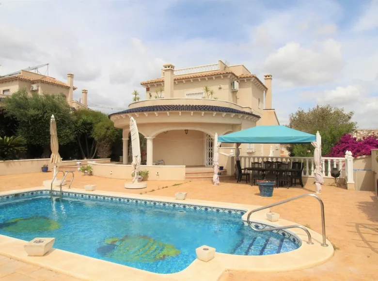 5-Zimmer-Villa 246 m² Orihuela, Spanien