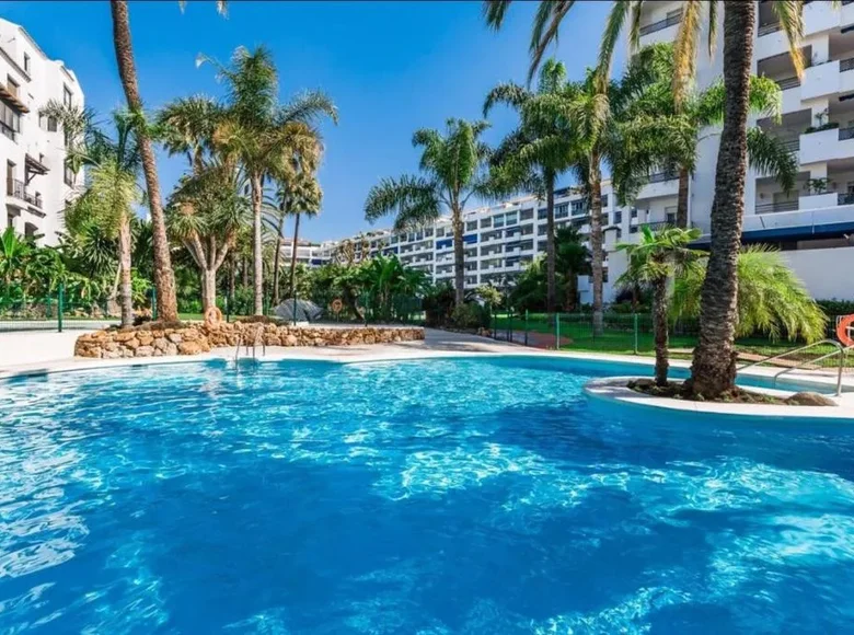 Mieszkanie 2 pokoi 120 m² Marbella, Hiszpania