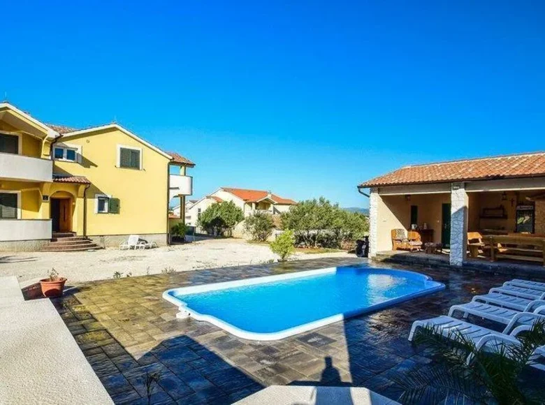 7-Schlafzimmer-Villa 340 m² Vodice, Kroatien