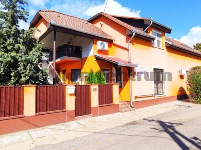 Commercial property 320 m² in Sarand, Hungary