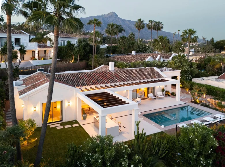 Willa 4 pokoi 241 m² San Pedro Alcantara, Hiszpania