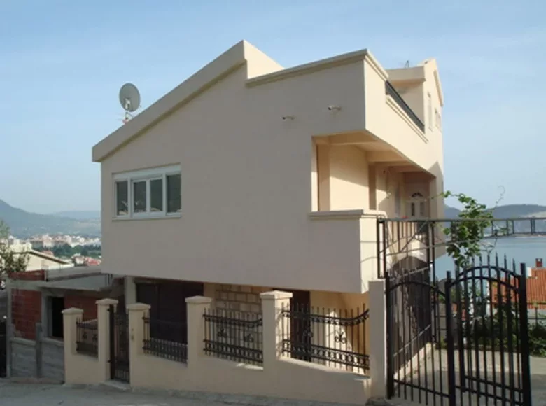 Casa 13 habitaciones 450 m² Bar, Montenegro