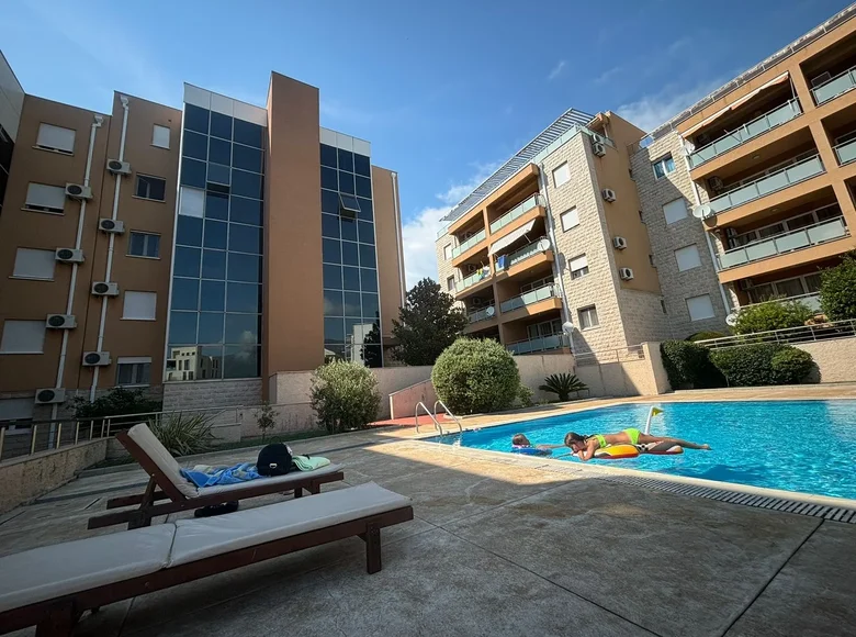 2 bedroom apartment 68 m² Becici, Montenegro